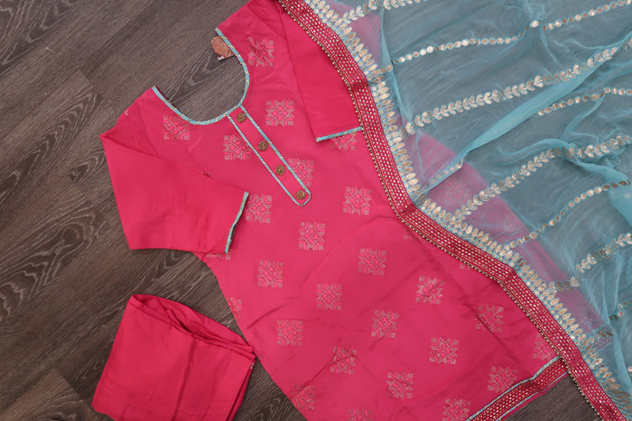 Avnoor Salwar Suit